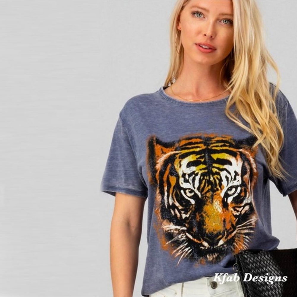 Graphic Tiger Tee 2Γ HOST PICK - Picture 2 of 14
